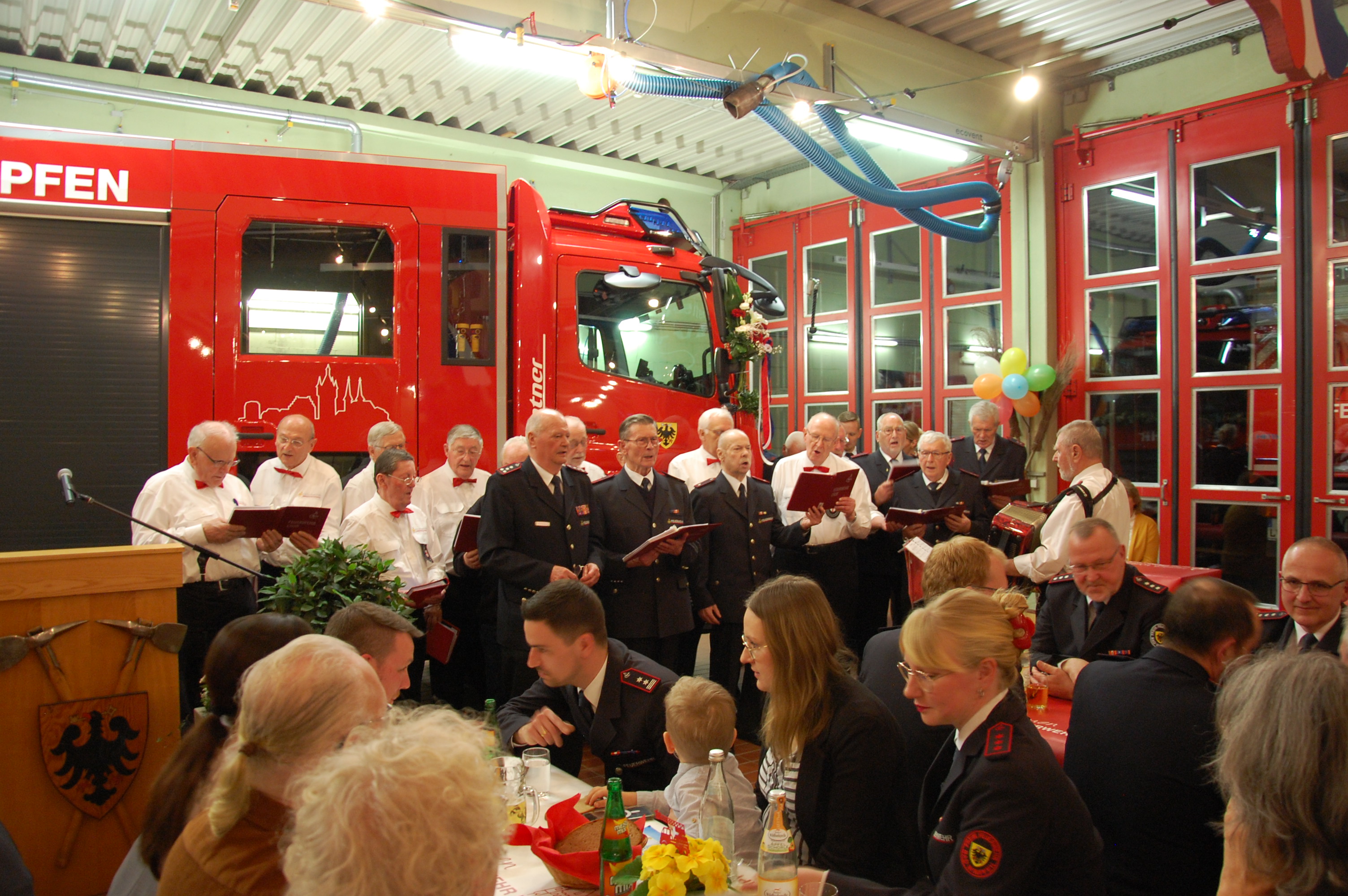 Der FFW Chor mit den Strahlrohrsänger aus Freiburg